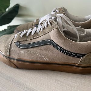 Van’s Old Skool Men’s US size 12.